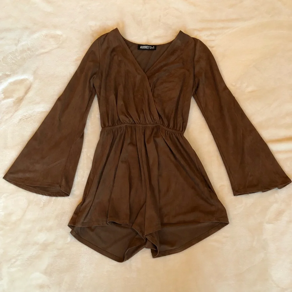 Beautiful soft flowy romper - Picture 1 of 6